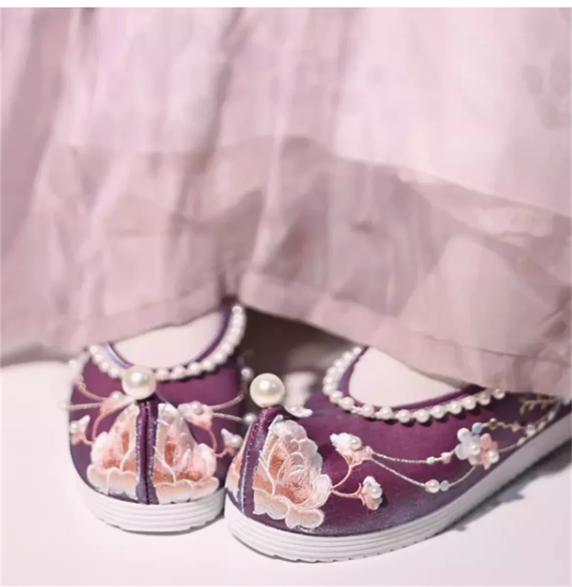 Beaded Hanfu shoes with ancient style raised toe cloth shoes, bow shoes, embroidered shoes, heel height 4cm