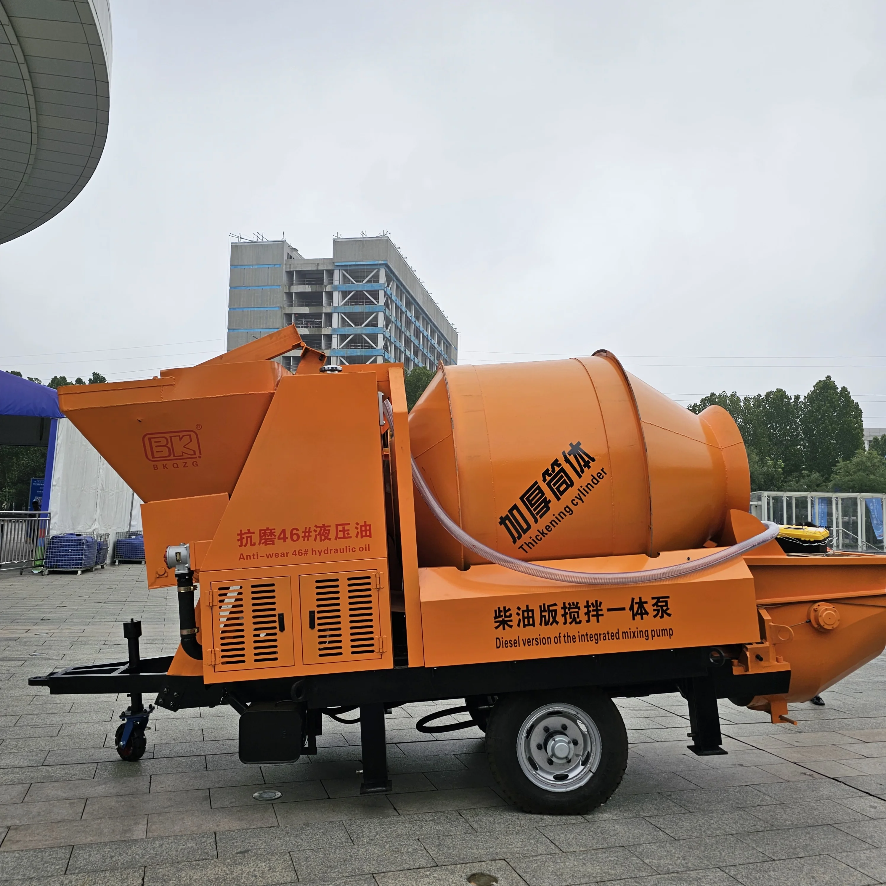 Customized Factory Direct Supply All-In-One Mobile Cement Mortar Pump Truck Small Pouring Concrete Mixing Conveying