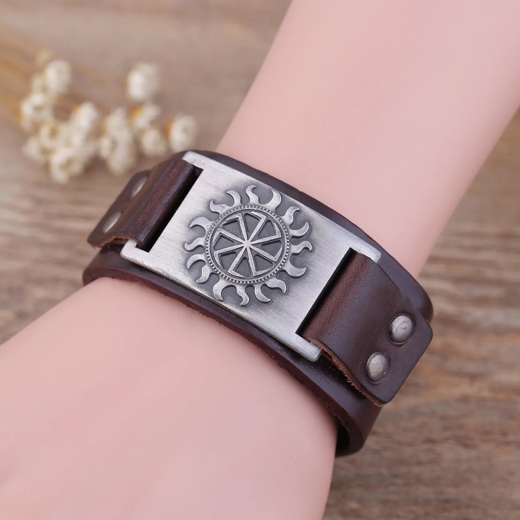 Punk Gothic Harajuku Retro Simple Fashion Individuality Originality Wristband  Gentleman Bracelet Wheel of Flame Alloy