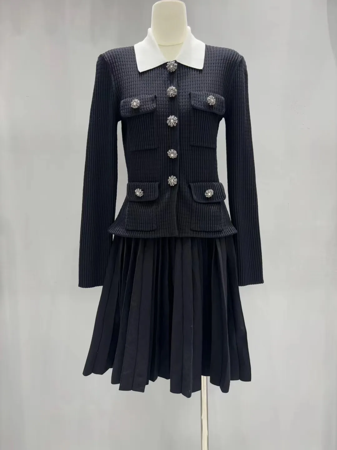 Black faux two-piece knit dress, 2026 autumn new style elegant and fashionable color-blocked lapel pleated women's dress.