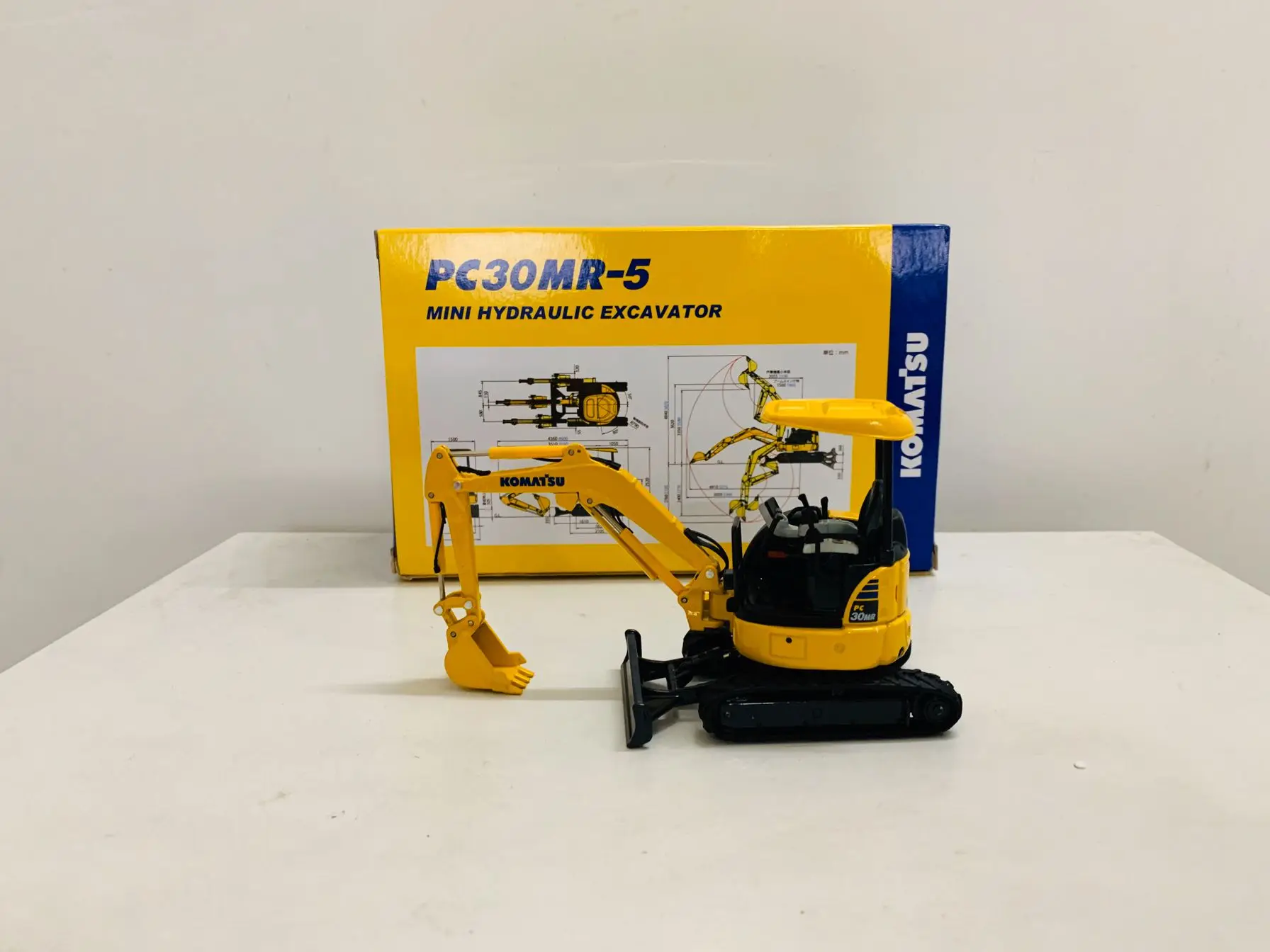 Miniexcavadora hidráulica de PC30Mr-5, escala 1:32, modelo de colección fundido a presión, nuevo en caja