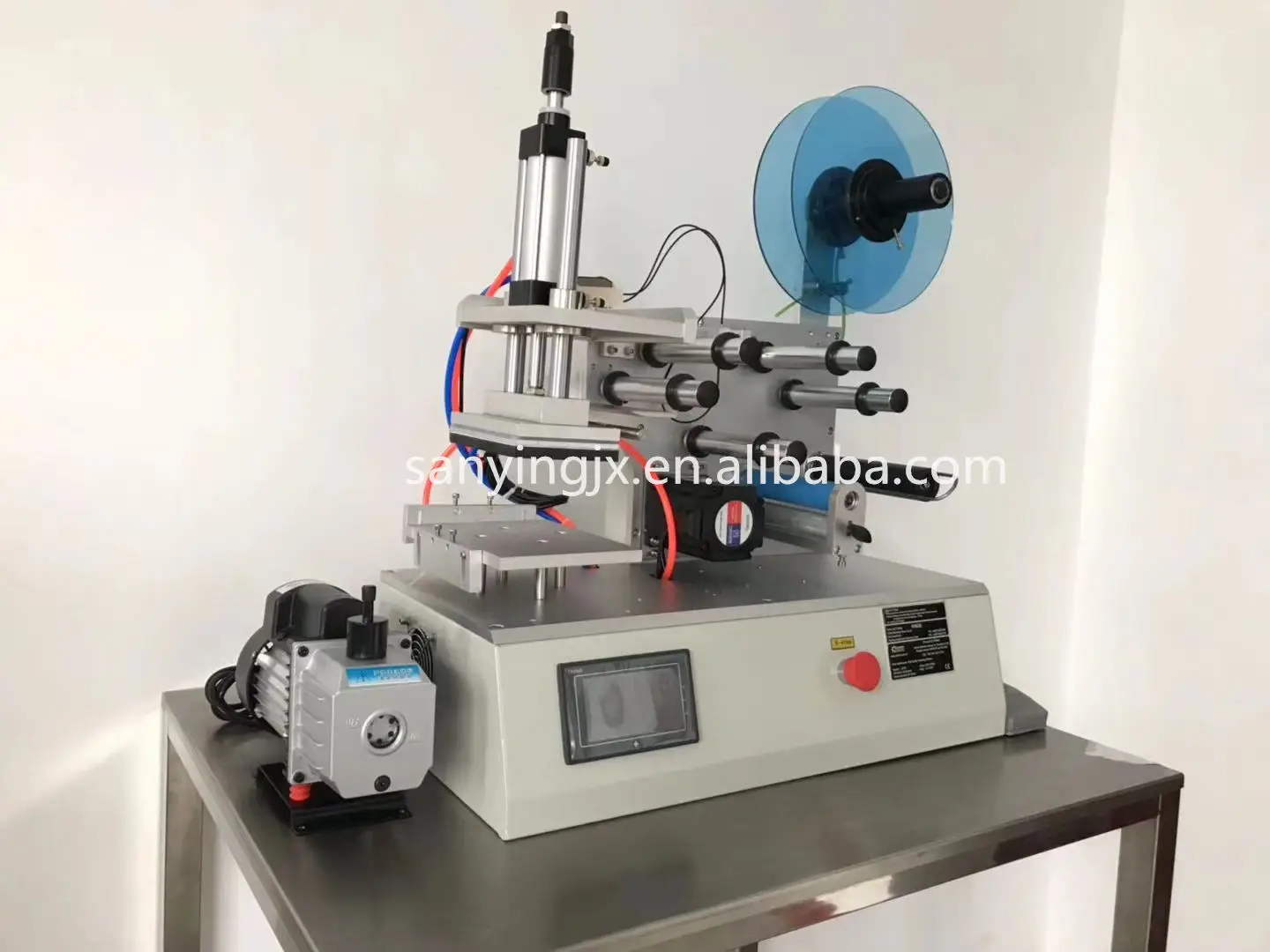 Automatic Desktop Flat Bottle Label Applicator Plastic Food Cans Shampoo Water Juice Square Bottle Sticker Labeling Machine