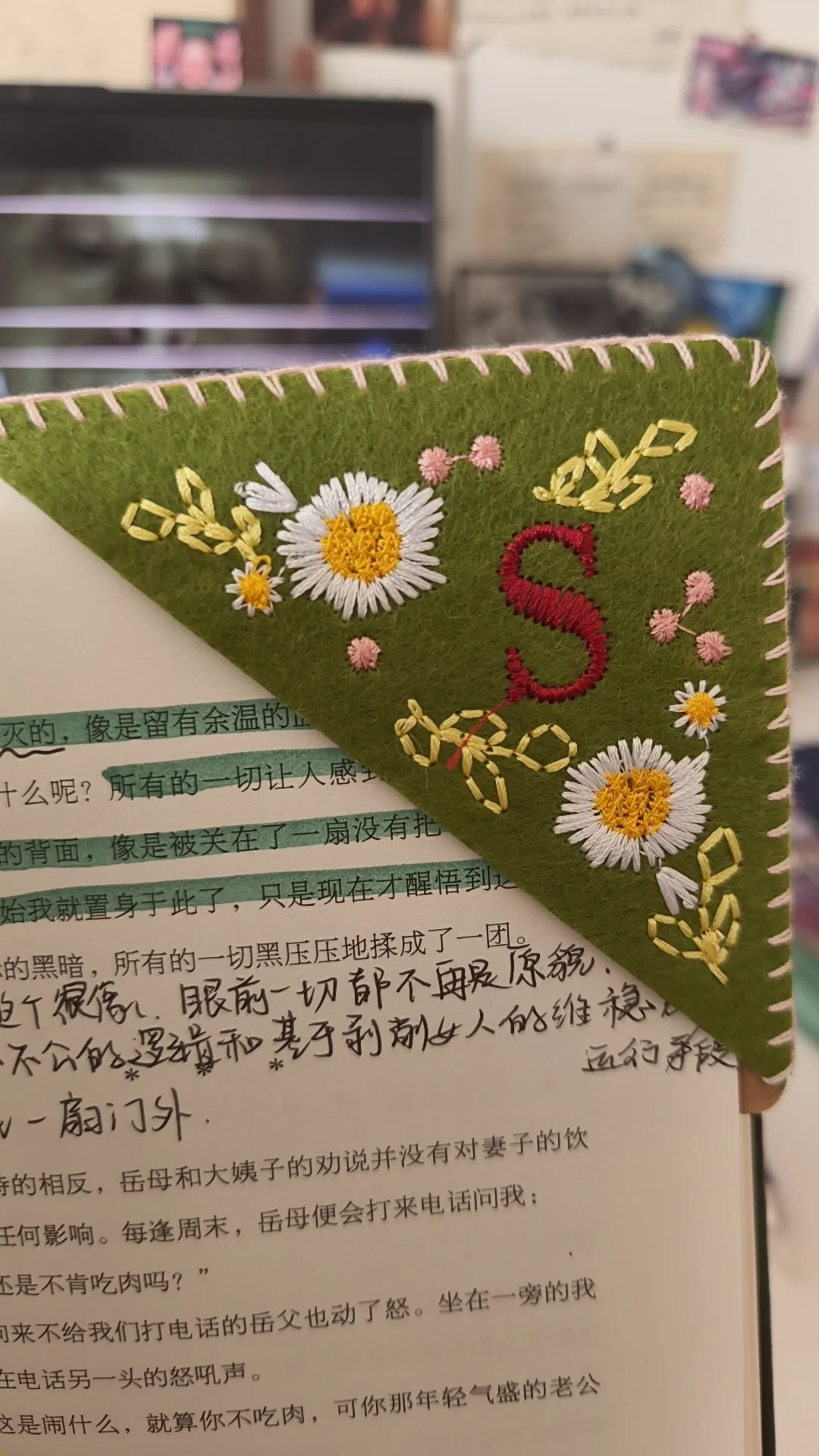 1pc Embroidered Corner Bookmark Cute Flower Felt Stitched Triangle Book Mark Page Marker for Women Men Book Lovers