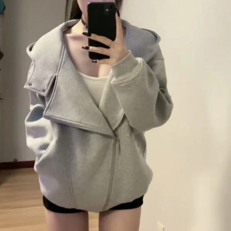 เสื้อฮู้ดดีไซน์สีเทาแบบแพทช์เวิร์ค แฟชั่นฤดูใบไม้ร่วง ทรงหลวมแบบอสมมาตร สไตล์ฮาราจูกุ เสื้อแจ็คเก็ตลำลองแนวสตรีทแวร์ รุ่นใหม่ปี 2025