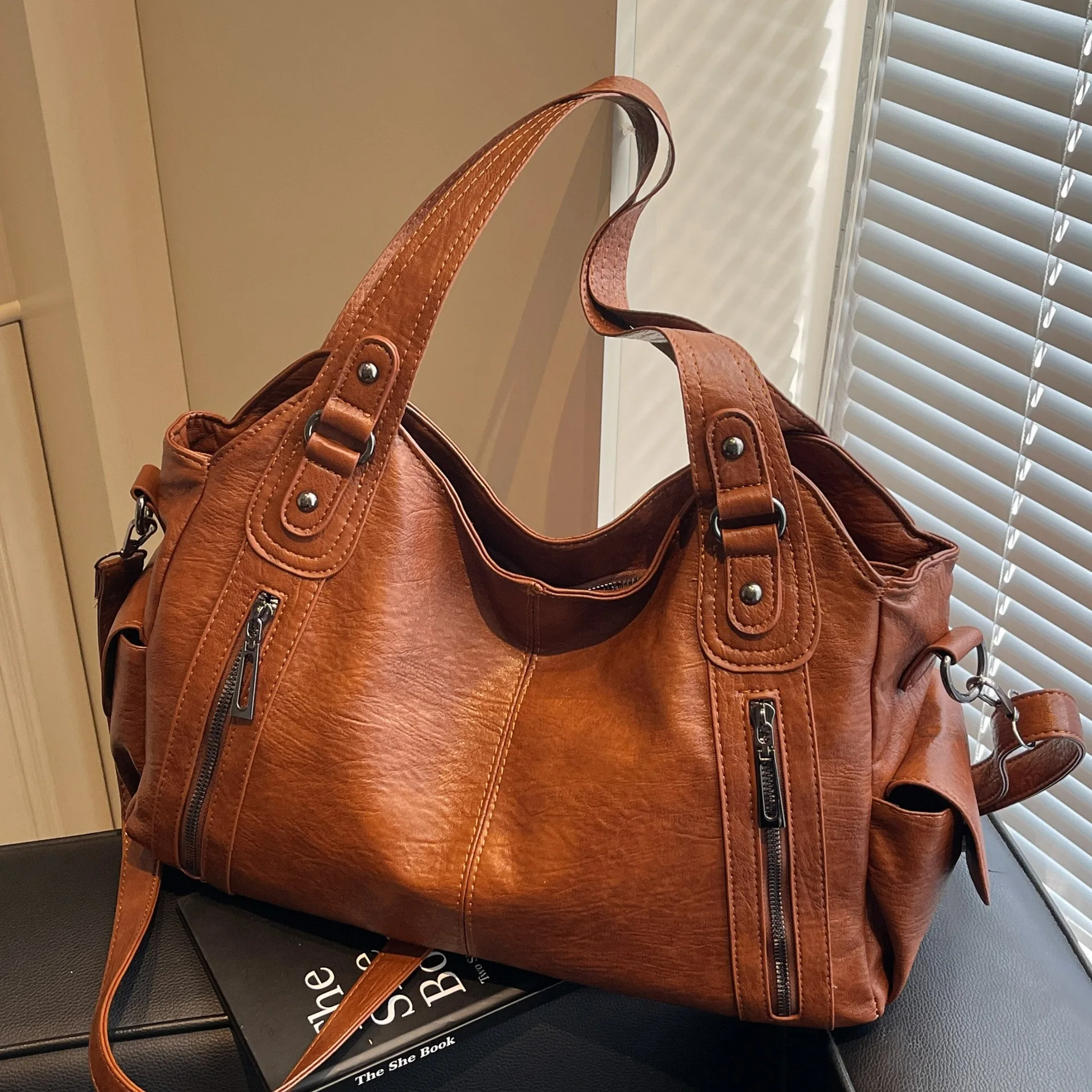 

2025 Winter Minimalist Shoulder Bag, Casual Crossbody Purse for Women, Versatile Day to Night Tote, Chic Sling Bag, Textured