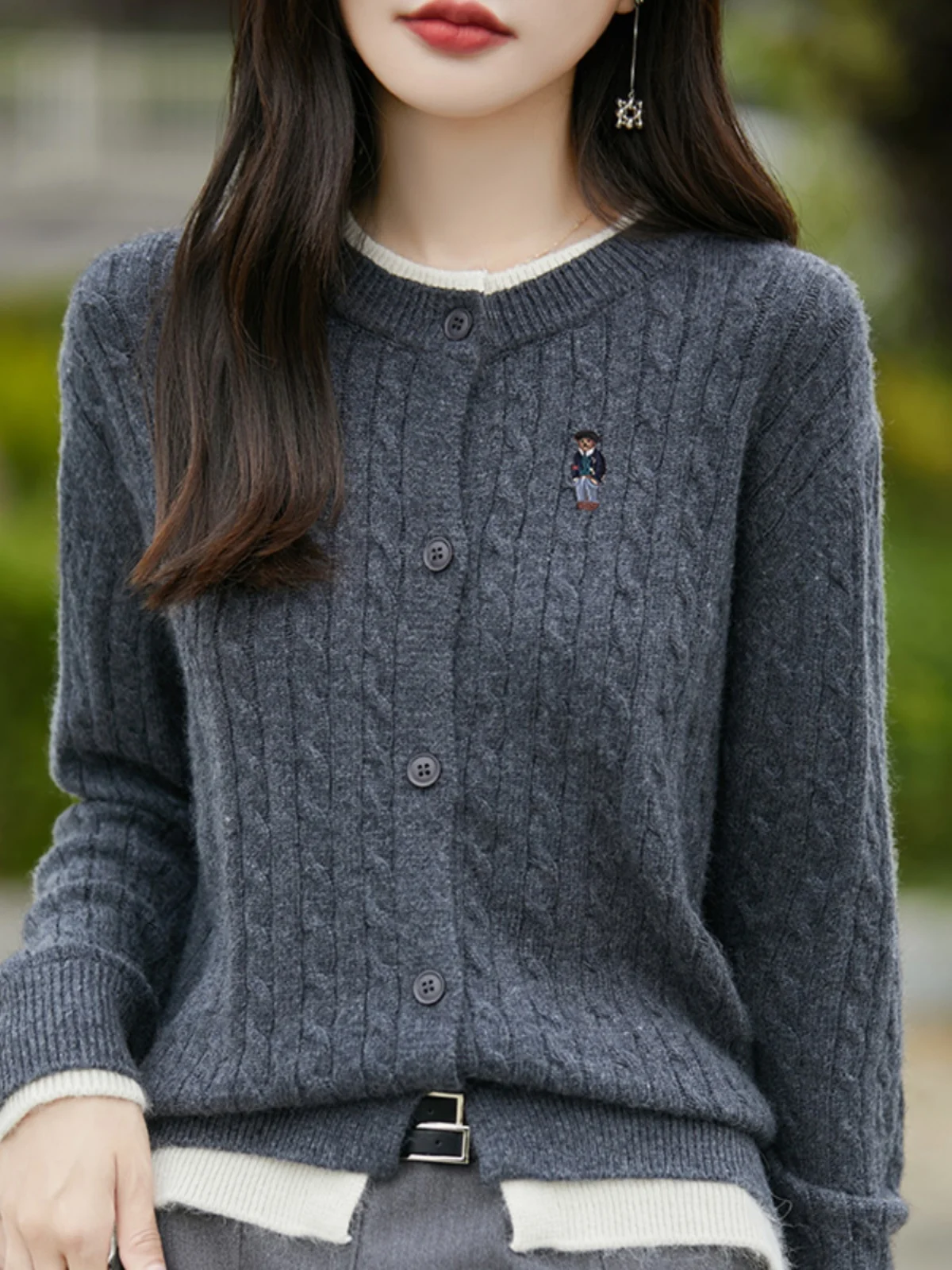 Lente 2025 Nieuwe College Sle Gebreid Vest Trui Ronde Ne Lange Sve Bovenkleding Geborduurd Nep Tweedelige Truien