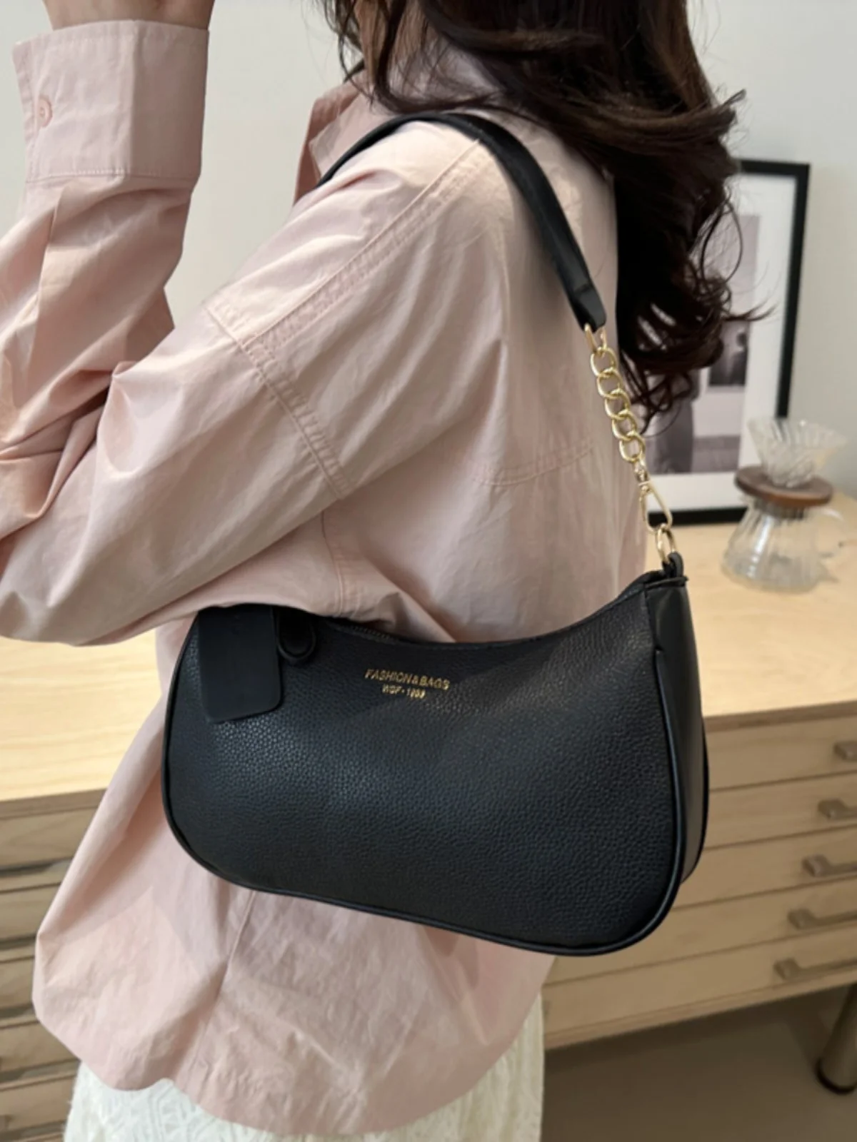 حقيبة كتف نسائية عصرية غير رسمية، حقيبة يد أنيقة لربيع 2025، حقيبة صغيرة مربعة الشكل من الجلد الصناعي #2