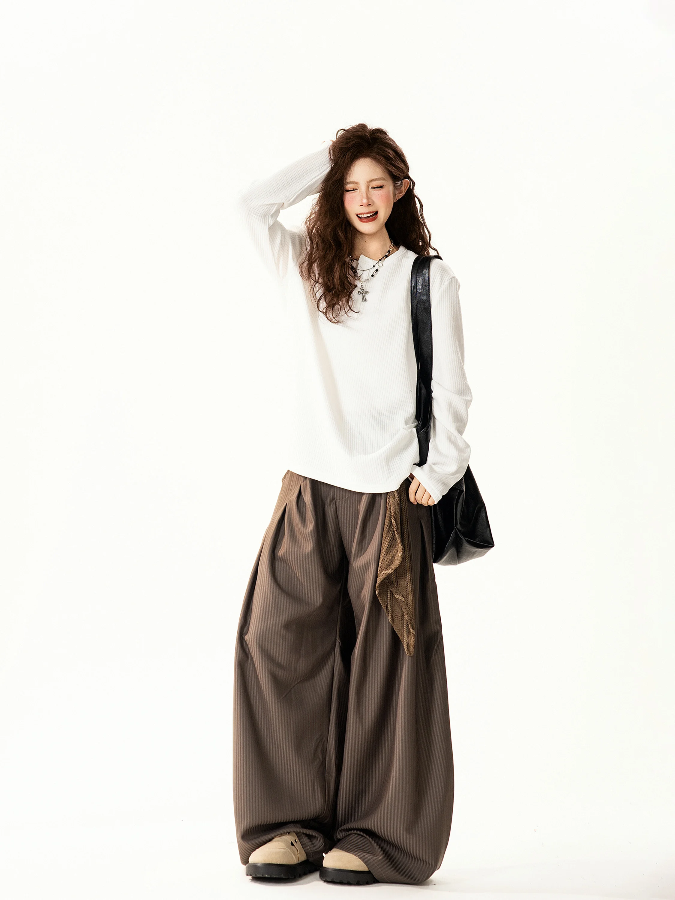 

Retro American Sle Long Sve Henry Collar Loose Casual T-irt for Women Spring Season Couple's Top Street Sle Neutral Fit