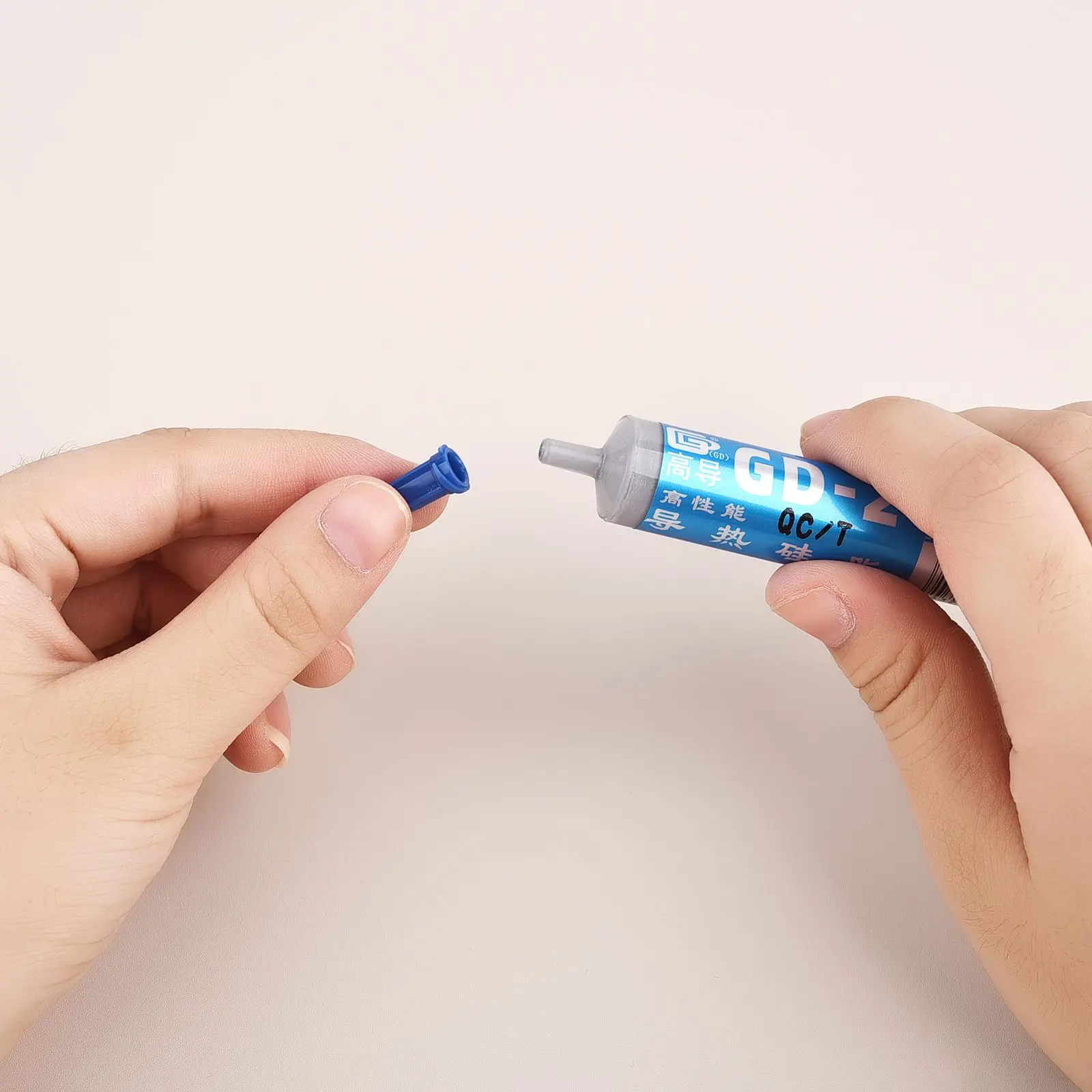 1/3/7/15/30 جرام رمادي GD-2/GD007 معجون حراري موصل المبرد الجص لزج لاصق الغراء لرقاقة VGA RAM LED IC برودة