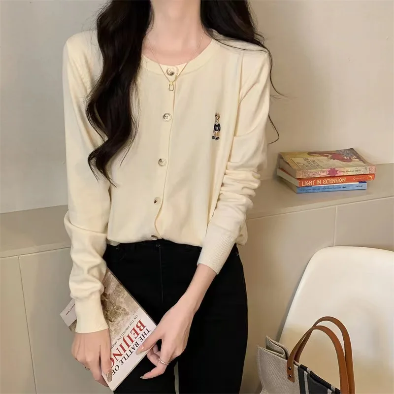 2023 new women's crewneck cardigan embroidered bear sweater autumn/winter knitted cashmere blend cardigan jacket