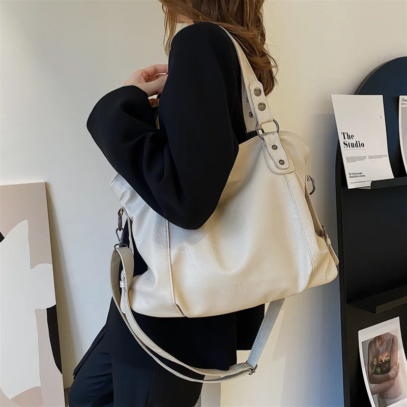 Fashion Large Capacity Travel Handbags Classic Black Soft PU One Shoulder Bags Autumn Winter Retro Women's Underarm Bag 2026