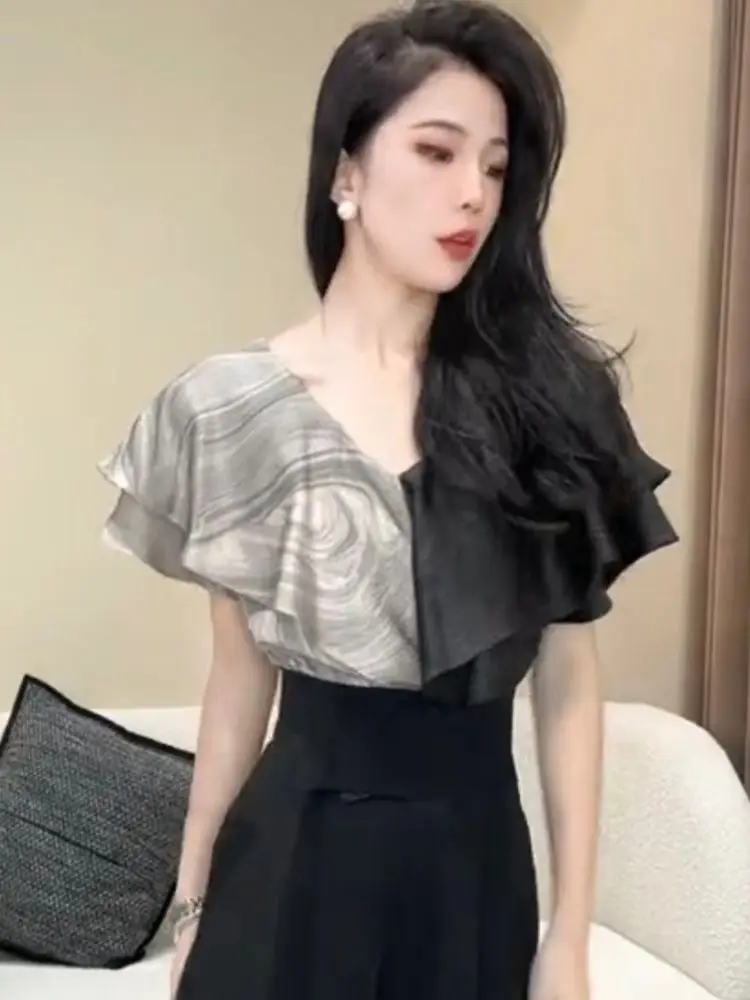 Contrasterende kleur gesplitst ruches V-hals shirt voor dames zomer 2025, nieuwe Koreaanse top met korte mouwen