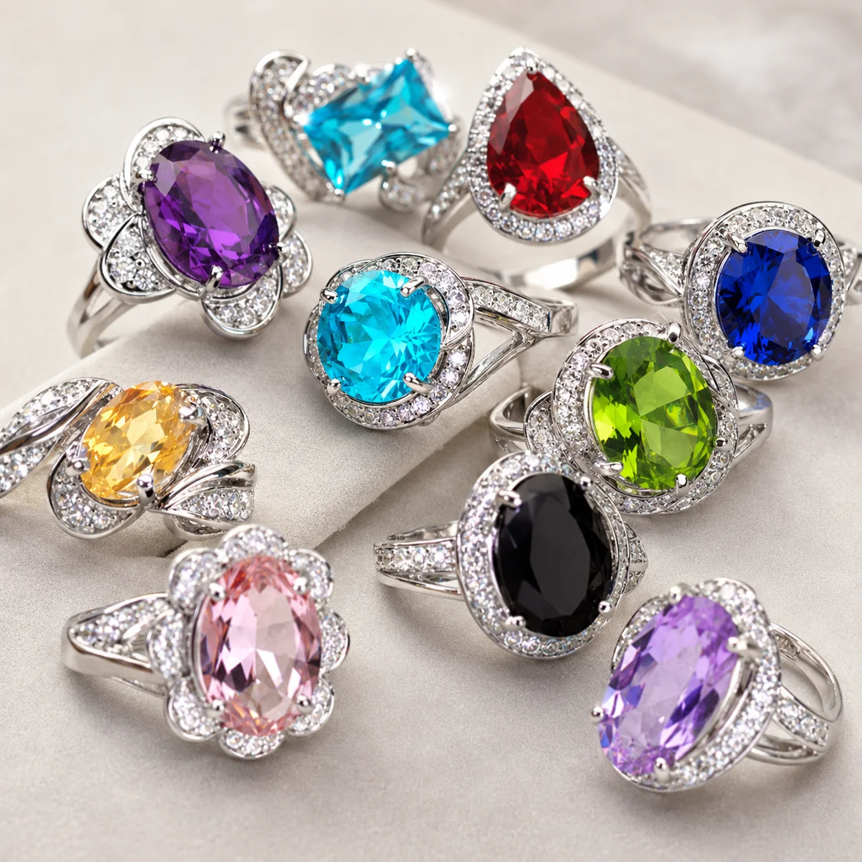 set-di-50-anelli-con-strass-di-cristallo-colore-argento-gioielli-alla-moda-per-donne-matrimoni-e-fidanzamenti-vendita-all'ingrosso-pf111