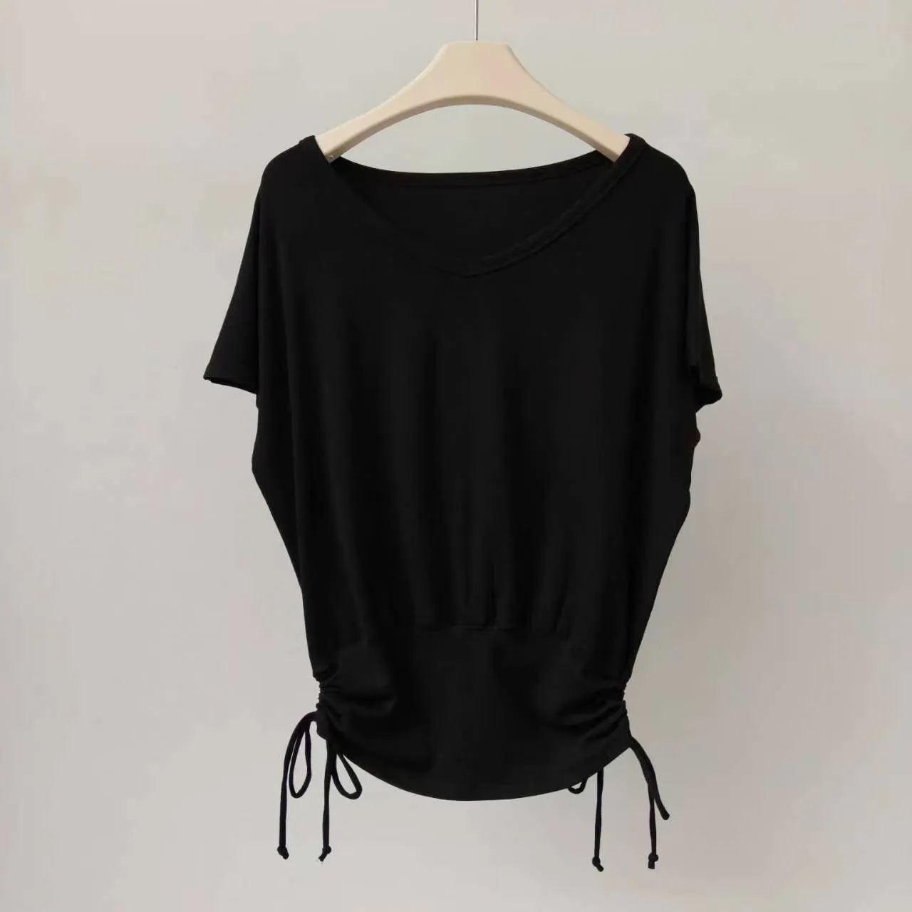 Sommerliches Yoga-T-Shirt mit V-Ausschnitt für Damen, aus Baumwolle, locker geschnitten, figurformend, weich, Sport-T-Shirt, kurzärmeliges Pilates-Shirt, lässiges Fitness-Oberteil. – Detail 4