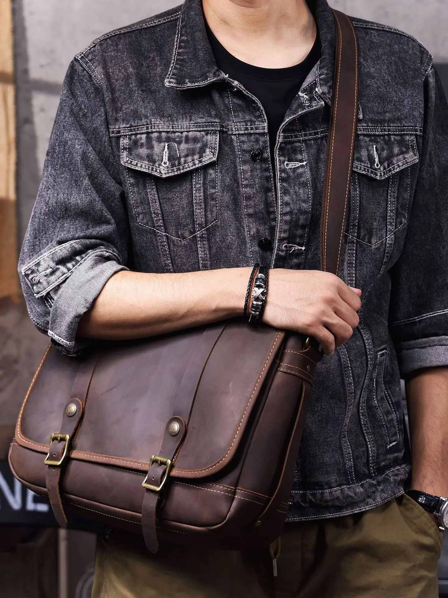 

PNDME vintage designer handmade crazy horse cowhide men's messenger bag daily work genuine leather large-capacity shoulder bag