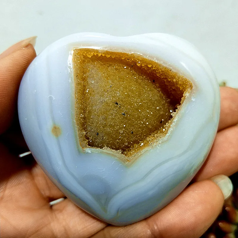 

Natural Stone Crystal Agate Cluster Geode Heart Crystal Yoga Exercise Energy Healing Feng Shui Crystal Room Decor