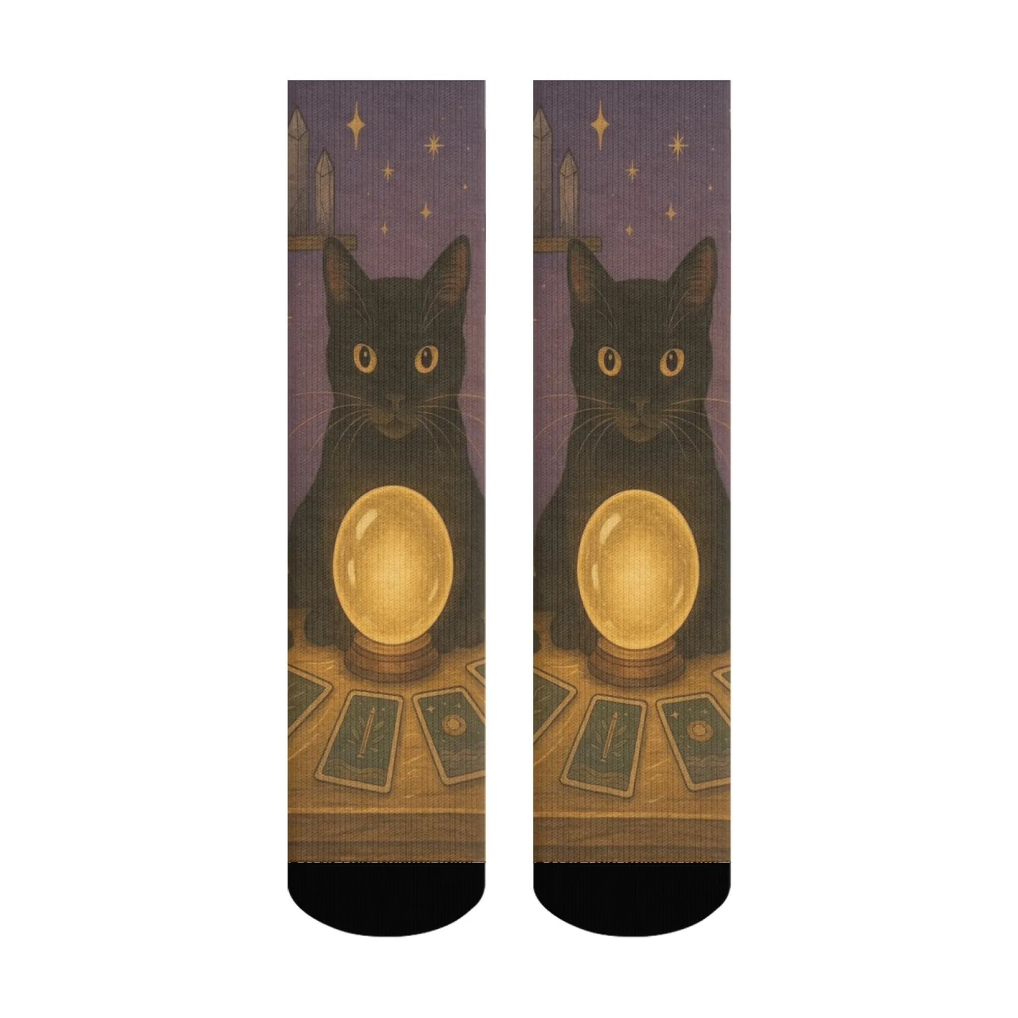 ถุงเท้าลายแมวดำพยากรณ์ศาสตร์ ลายคริสตัลบอล ไพ่ทาโรต์ พื้นหลังสีม่วง สไตล์แฟนตาซีลึกลับสีดำ