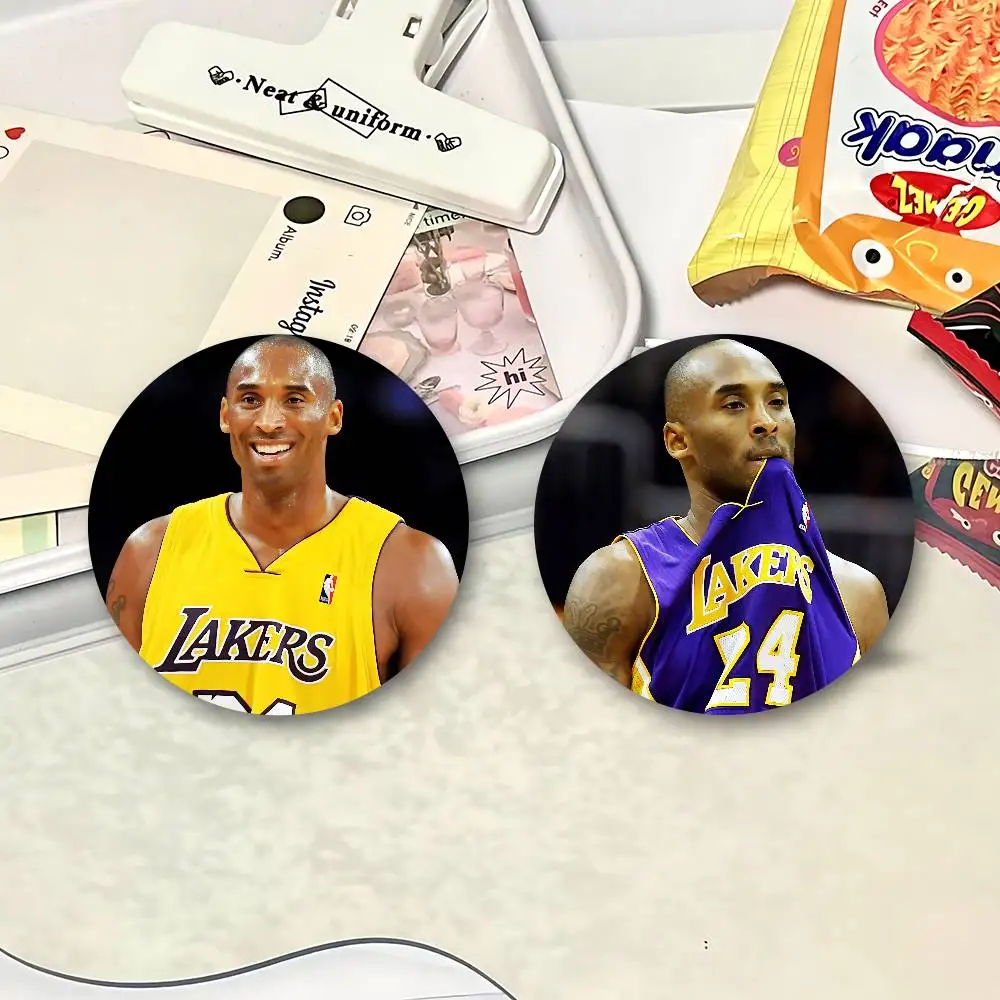 Football Star K-Kobe B-BryantS Badges Creative Tinplate Soft Button Pins Animal Icon Brooch Lapel Backpack Badge Accessories