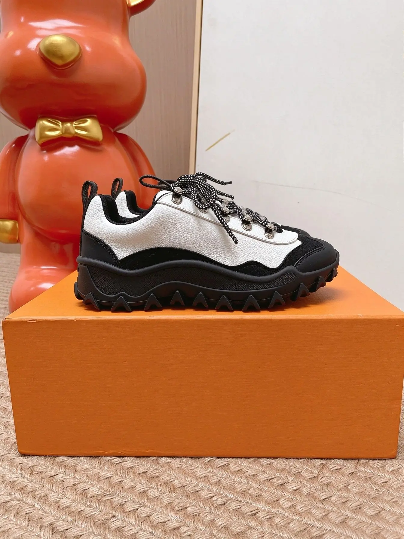 Men Women Unisex Contrast Leather Splicing Casual Shoes Metal Eyelets Wear‑Resistant Anti‑Slip Daily Walking Sneakers