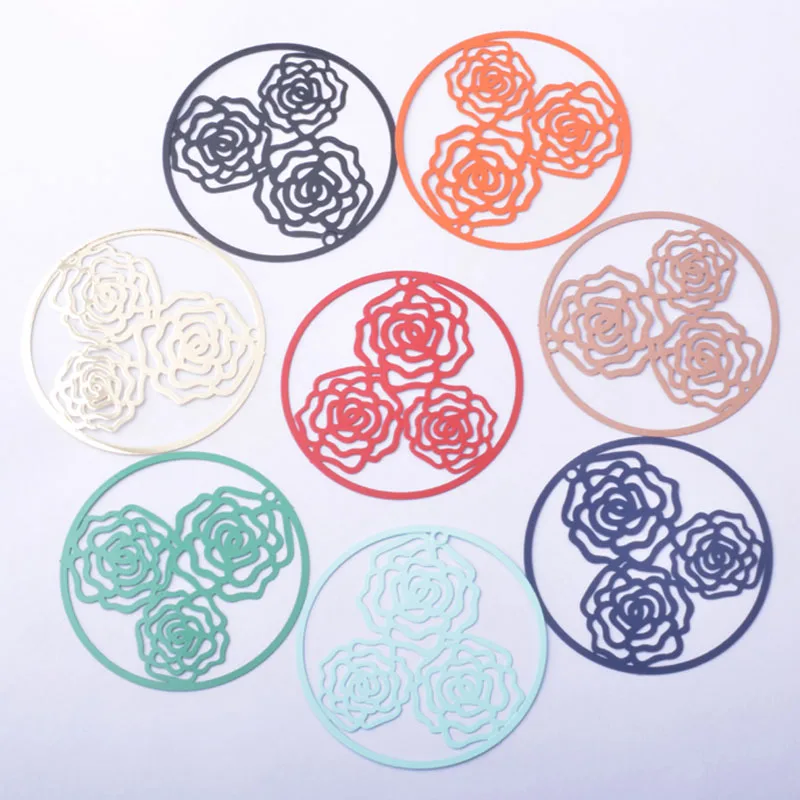 20 Stück AB932 Messing-Schmuckanhänger in Hellgolden, Große Runde Blumen-Charms, Bemalte Anhänger für DIY Damen-Ohrringe und Accessoires – Detail 3