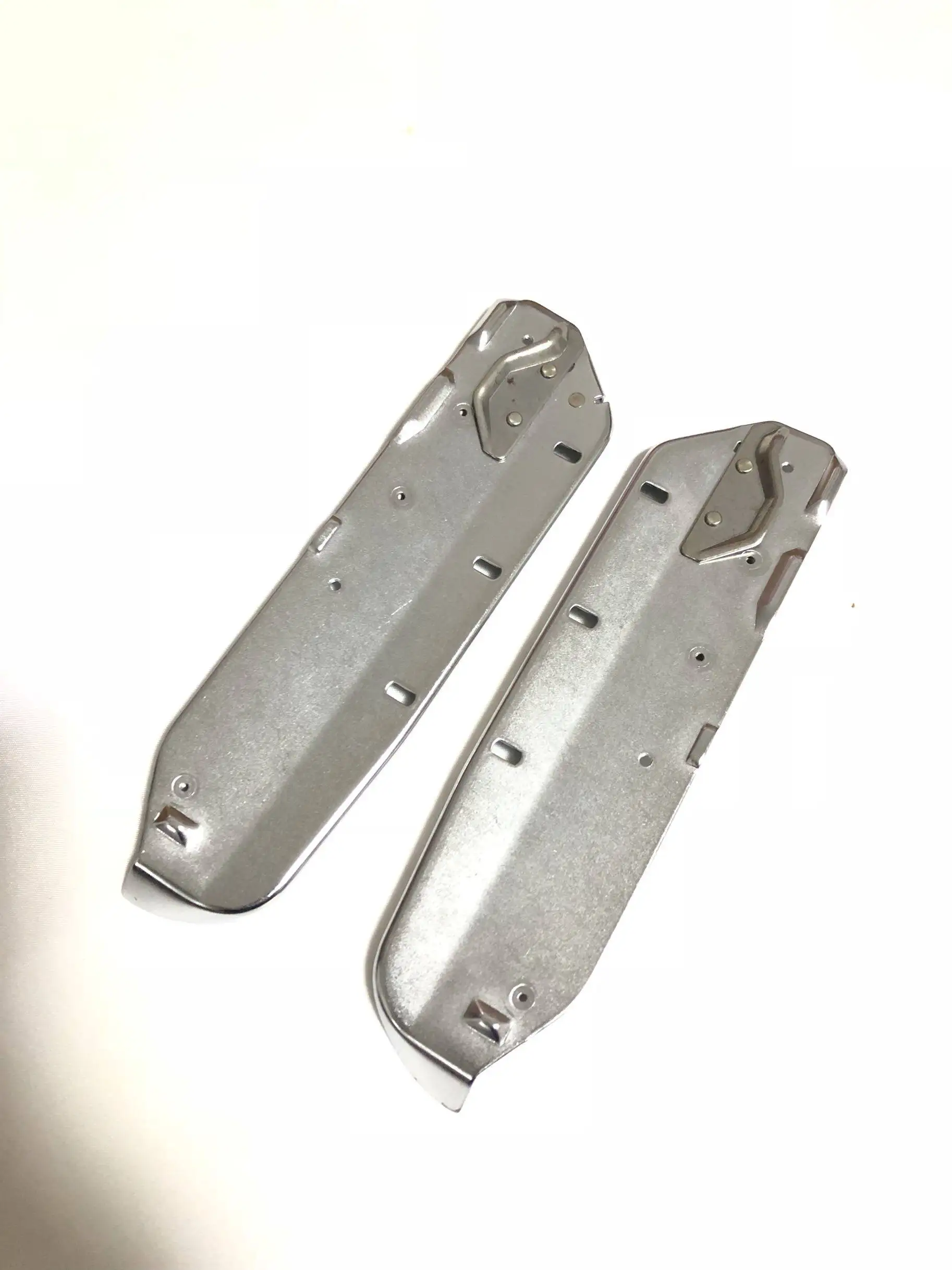 

2 шт. серебристых ткацких станков Sliver Reed SK280 7-18-19 с прессовыми блоками для проволоки с обеих сторон