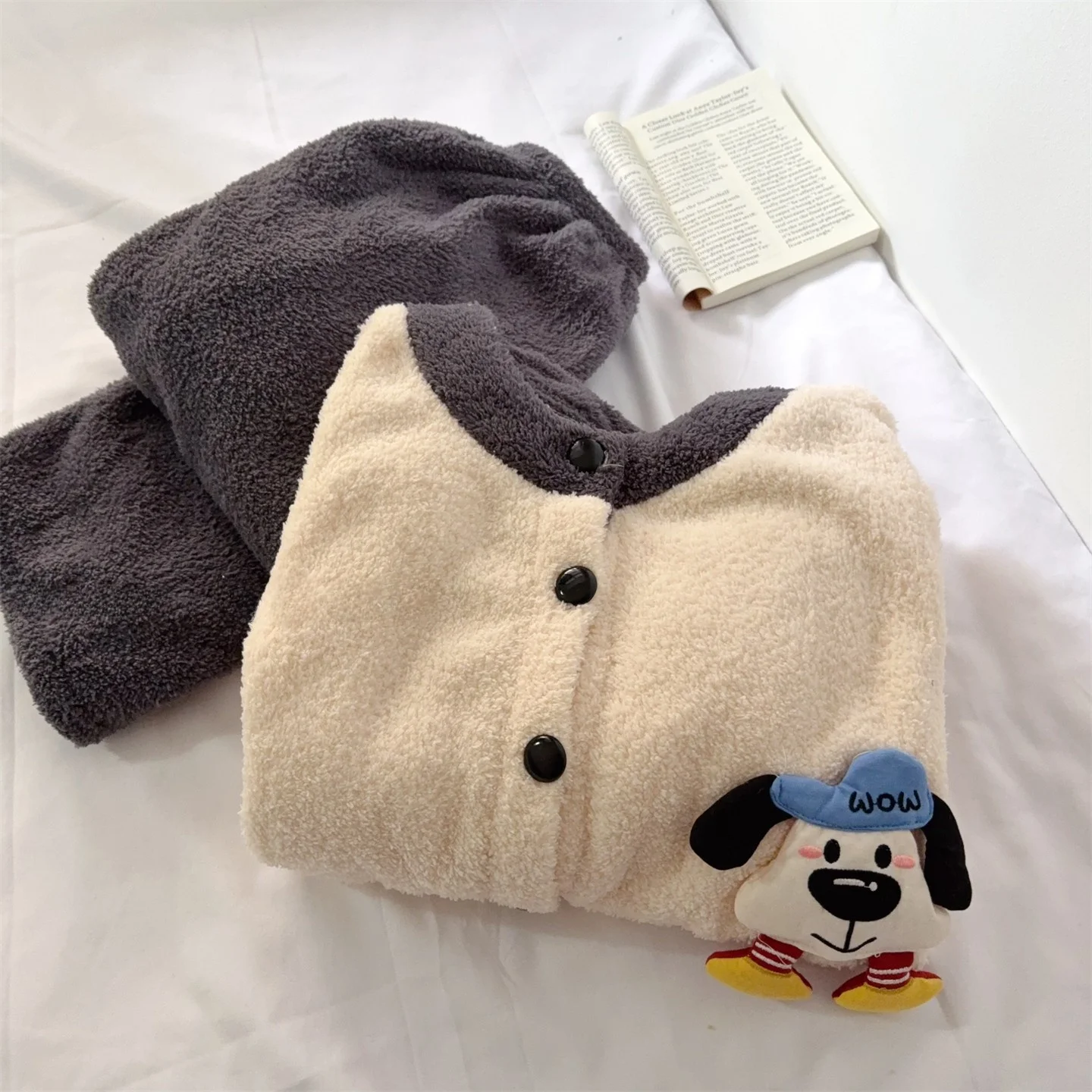 

Очаровательный домашний комплект из кораллового флиса с мультяшным рисунком: женский зимний утепленный кардиган с изображением маленькой собачки, теплая домашняя одежда