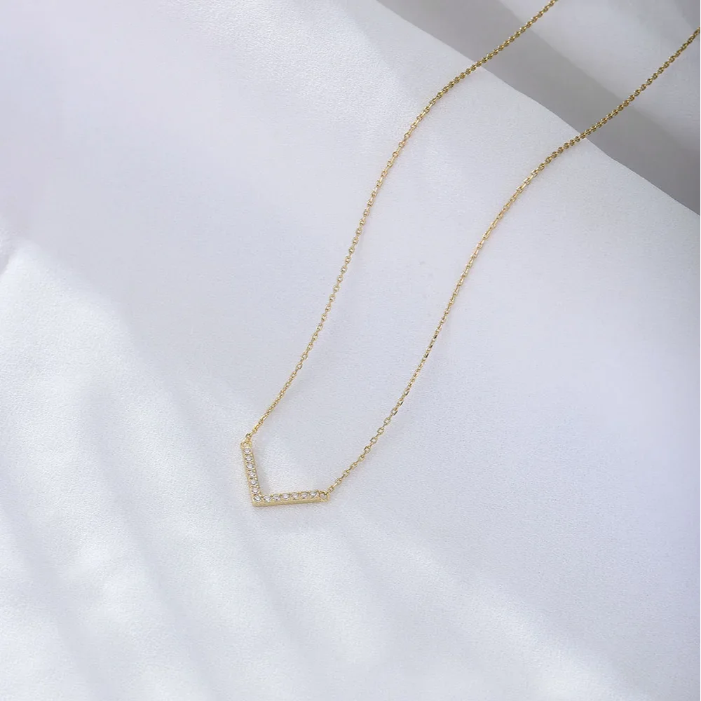 IOGOU 18k Gold Plated V Letter Necklace 925 Sterling Silver Simple 1mm Moissanite Necklace For Women with Certificate Jewelry