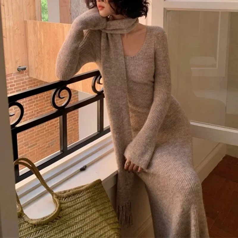 

French Gray Knitted Sweater Dress 2025 New Women's Autumn and Winter Small Man Sense of Luxury A Set of Spring Wear