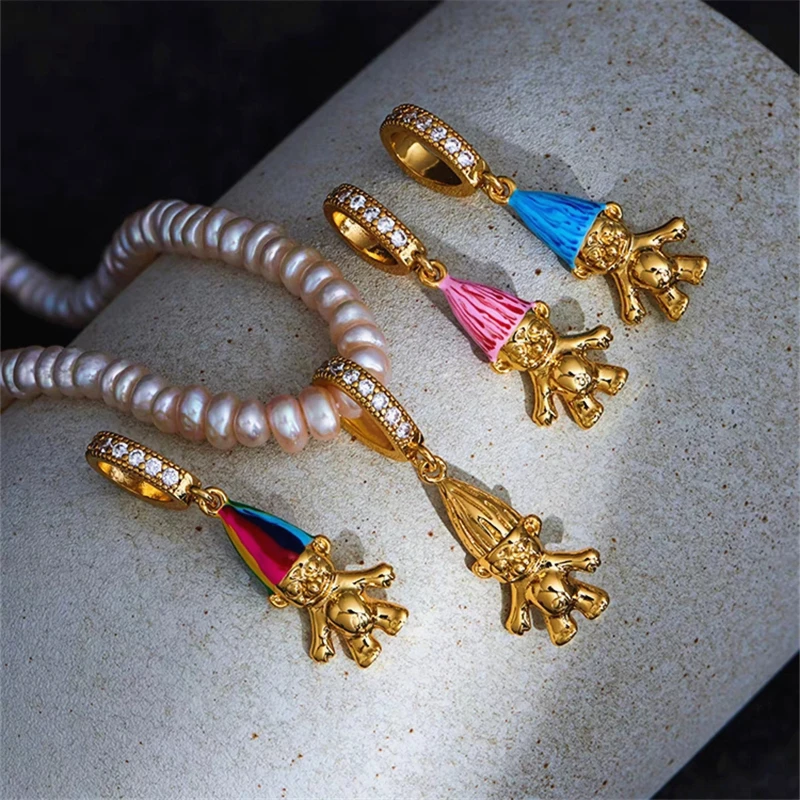 HangZhi 엘프 매력 황동 지르콘 여성을위한 다채로운 에나멜 긴 머리 요정 목걸이 펜던트 금속 곰 쥬얼리 선물