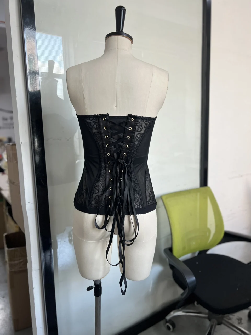 Spicy Girl Sexy Enges Korsett aus Spitze, ärmelloses, trägerloses Top, Sommermode 2026, trendige Damen-Streetwear-Weste – Detail 4