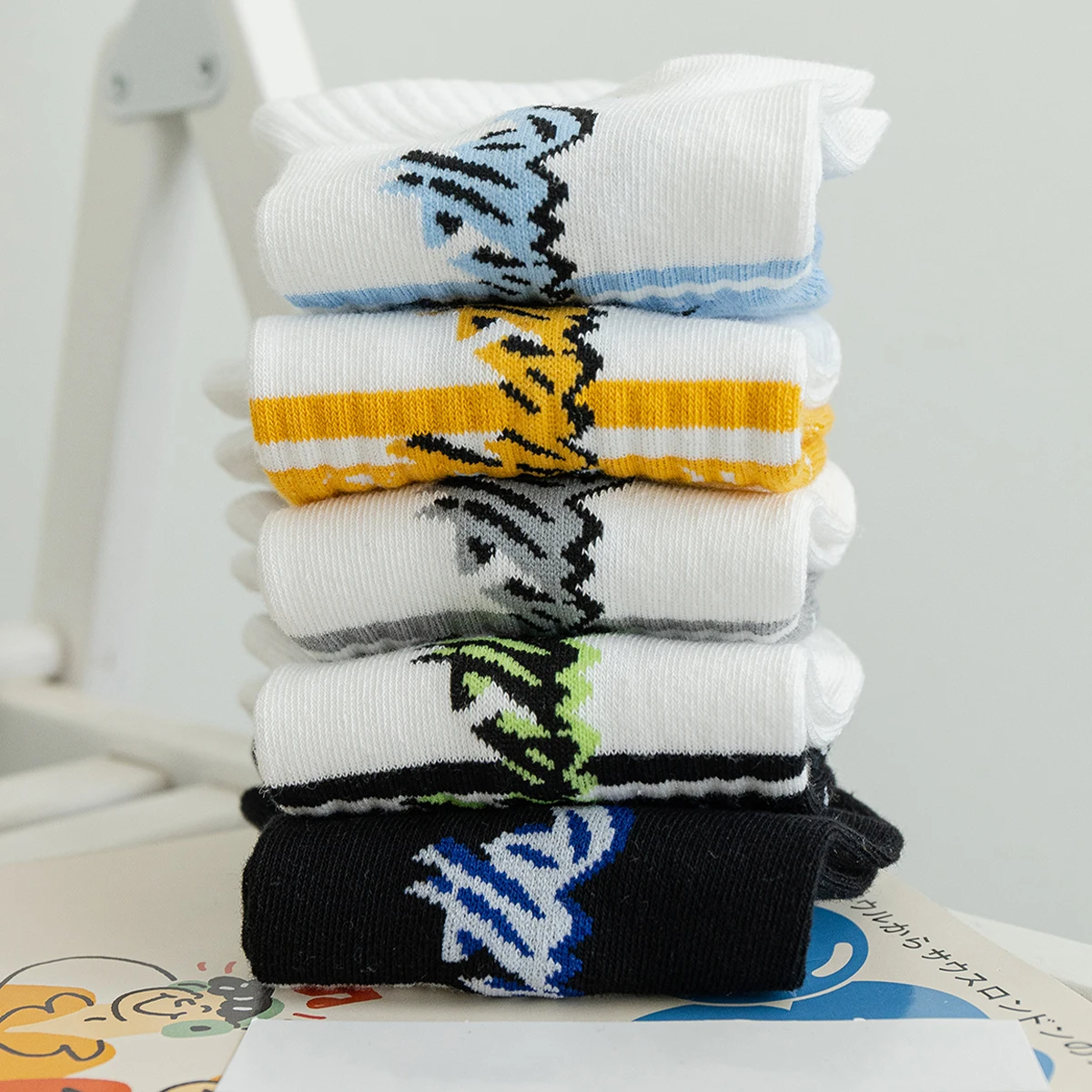 3คู่กราฟฟิตีตัวอักษรสั้นซึมซับเหงื่อในร่มผ้าฝ้ายสั้นถุงเท้าแบบ cyclisme สำหรับใส่อยู่บ้านถุงเท้าหลอดสำหรับผู้หญิงน่ารัก gipsy สินค้าสุดเจ๋ง