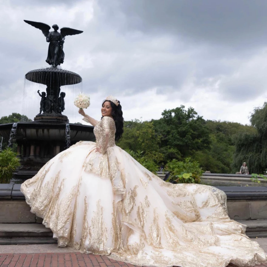 Maßgeschneiderte Ballkleid-Quinceanera-Kleider mit goldener Spitze 2024, langärmelig, Vestidos De 15 Anos, Quinceañeras Sweet-16-Kleid YQD49