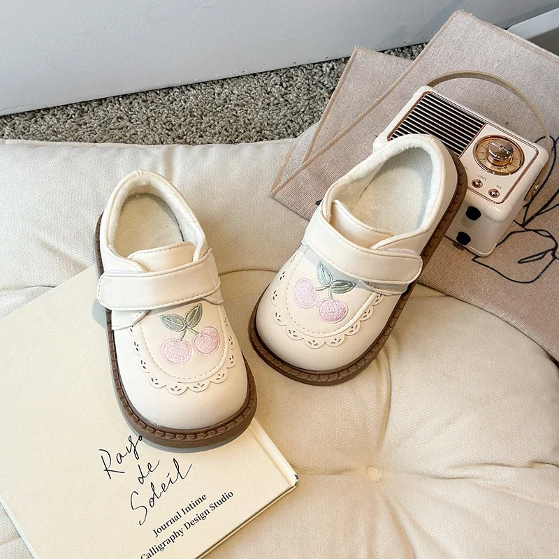 Elegant New Girls Embroidered Flats Spring Autumn Sweet Kids Causal Cotton shoes Fashion Flower Children's Wedding Party Shoes