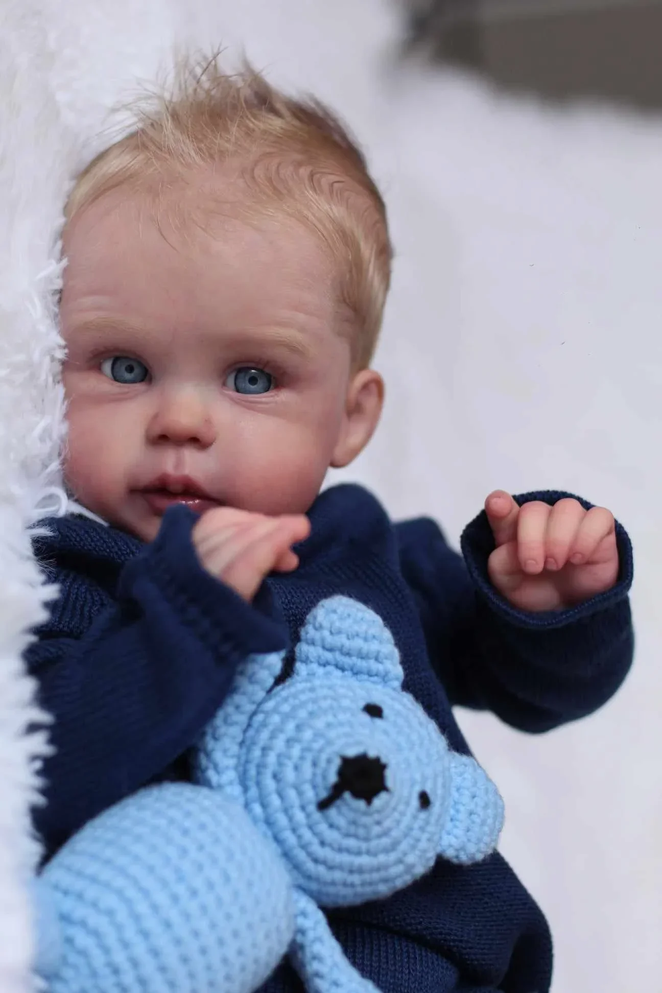 Roberto 19Inch Reborn Doll Kit Onvoltooide Ongeverfde Lege DIY Pop Onderdelen Met Doek lichaam en Willekeurige ogen Collectible Art Doll