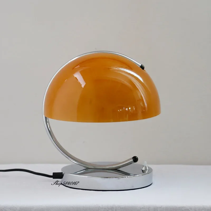 Włoska lampa stołowa w stylu vintage Designerska pomarańczowa lampa biurkowa Podstawa ze stali nierdzewnej Dekoracja salonu Kolor sypialni Obok lampy