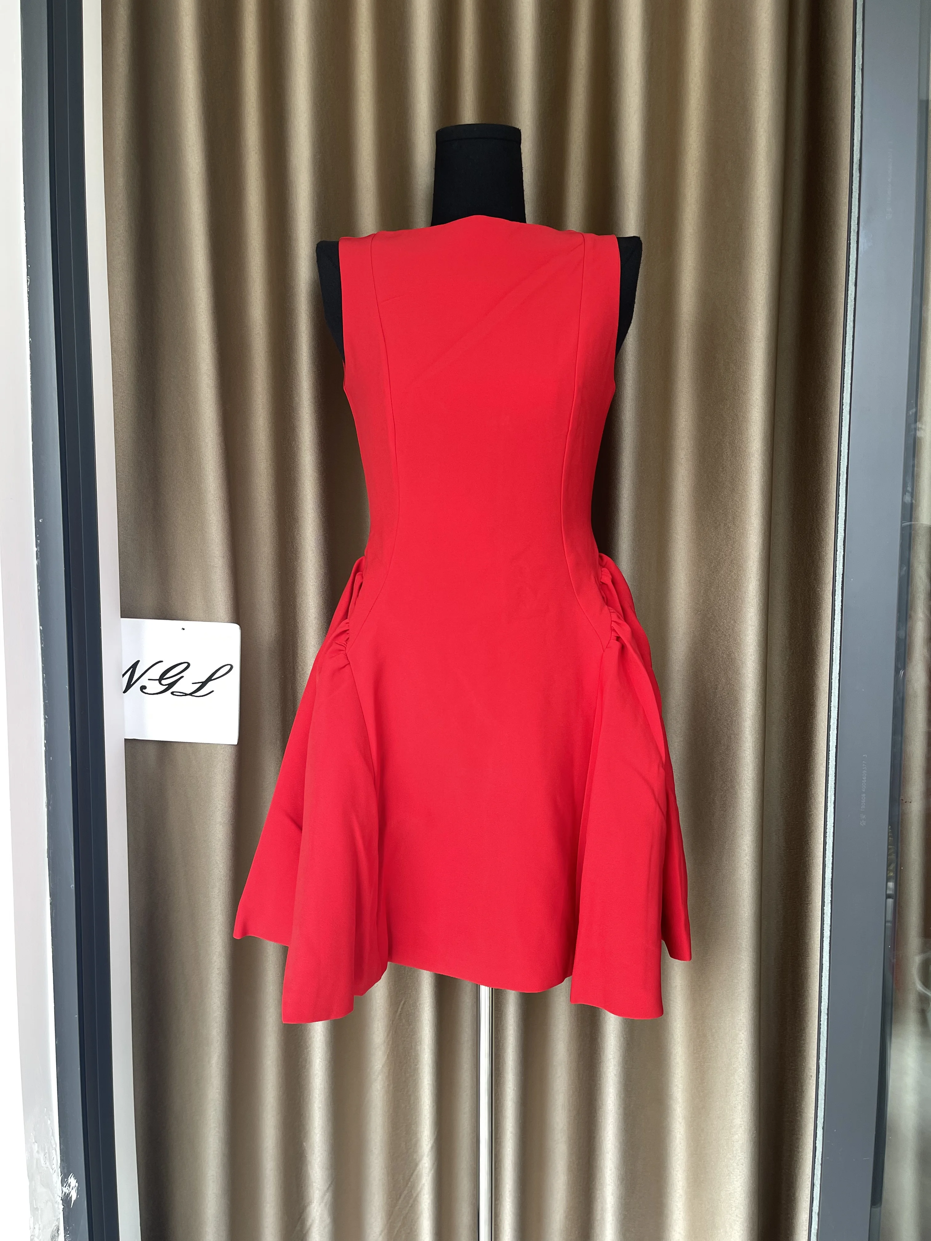 

High Quality Solid Sleeveless Red A Line Slimming Dress for Women Elegant Ruffles Evening Party Gown Female Clothing New Arrival