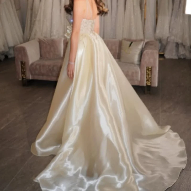فساتين زفاف ذيل السمكة بيضاء عاجية لامعة مشد كريستال بريق الدانتيل صائق زهرة شكل فساتين الزفاف متعدد الطبقات صنع