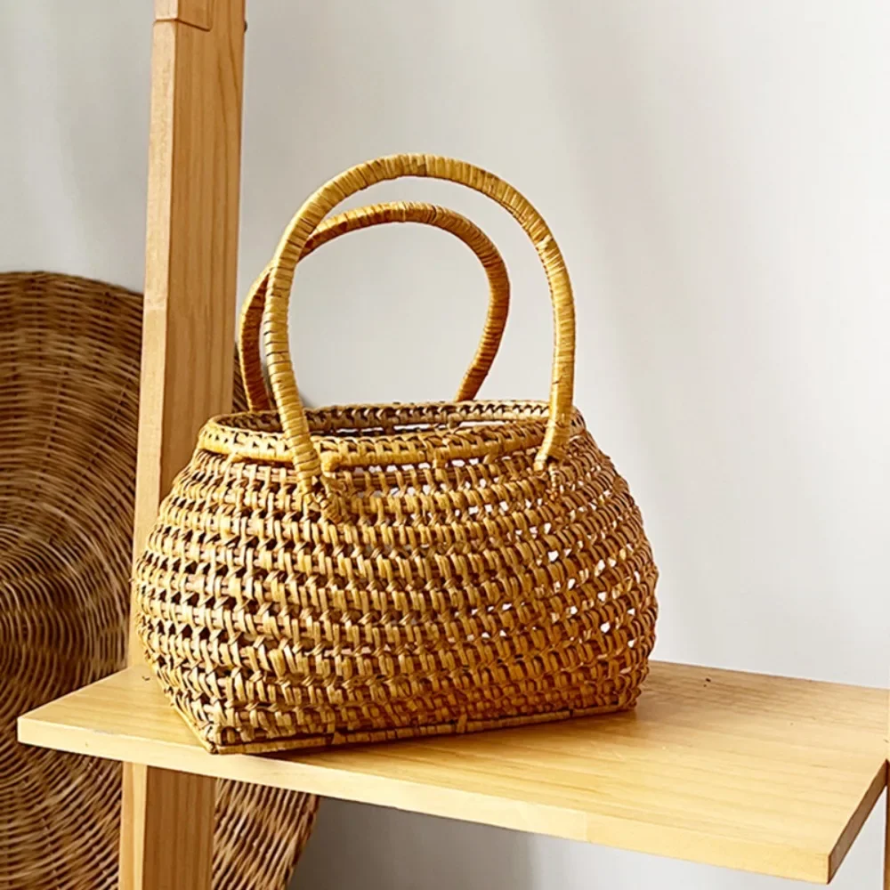 Wholesale hand-woven handbags retro exquisite hollowed-out national tide rattan travel senior Joker national bag.