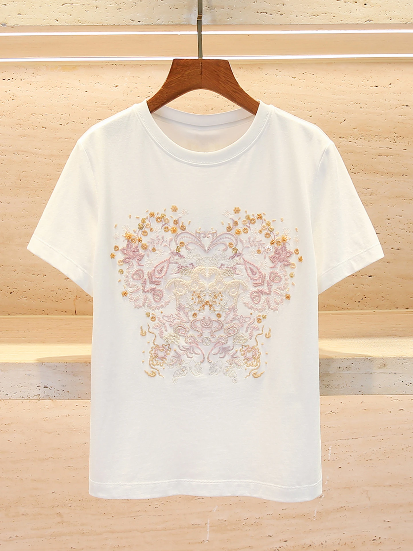 

Женская футболка из чистого хлопка с вышитым сердечком, весенне-летний стиль, стандартный крой, дышащий топ с короткими рукавами