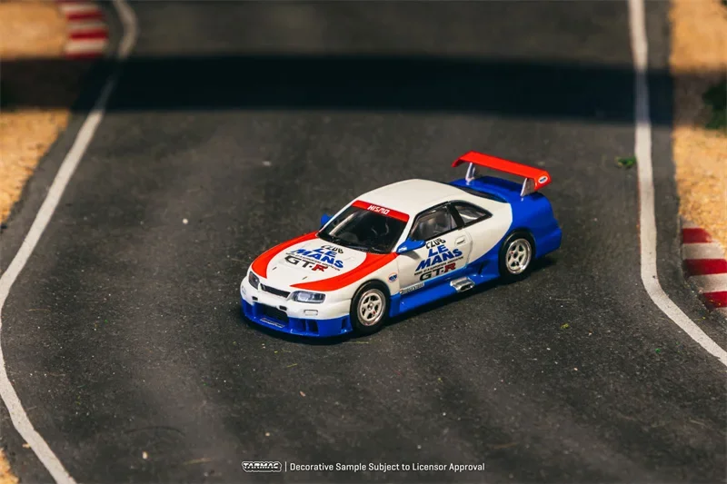 Tarmac Works 1:64 GT-R LM Test Car Druckguss-Modellauto