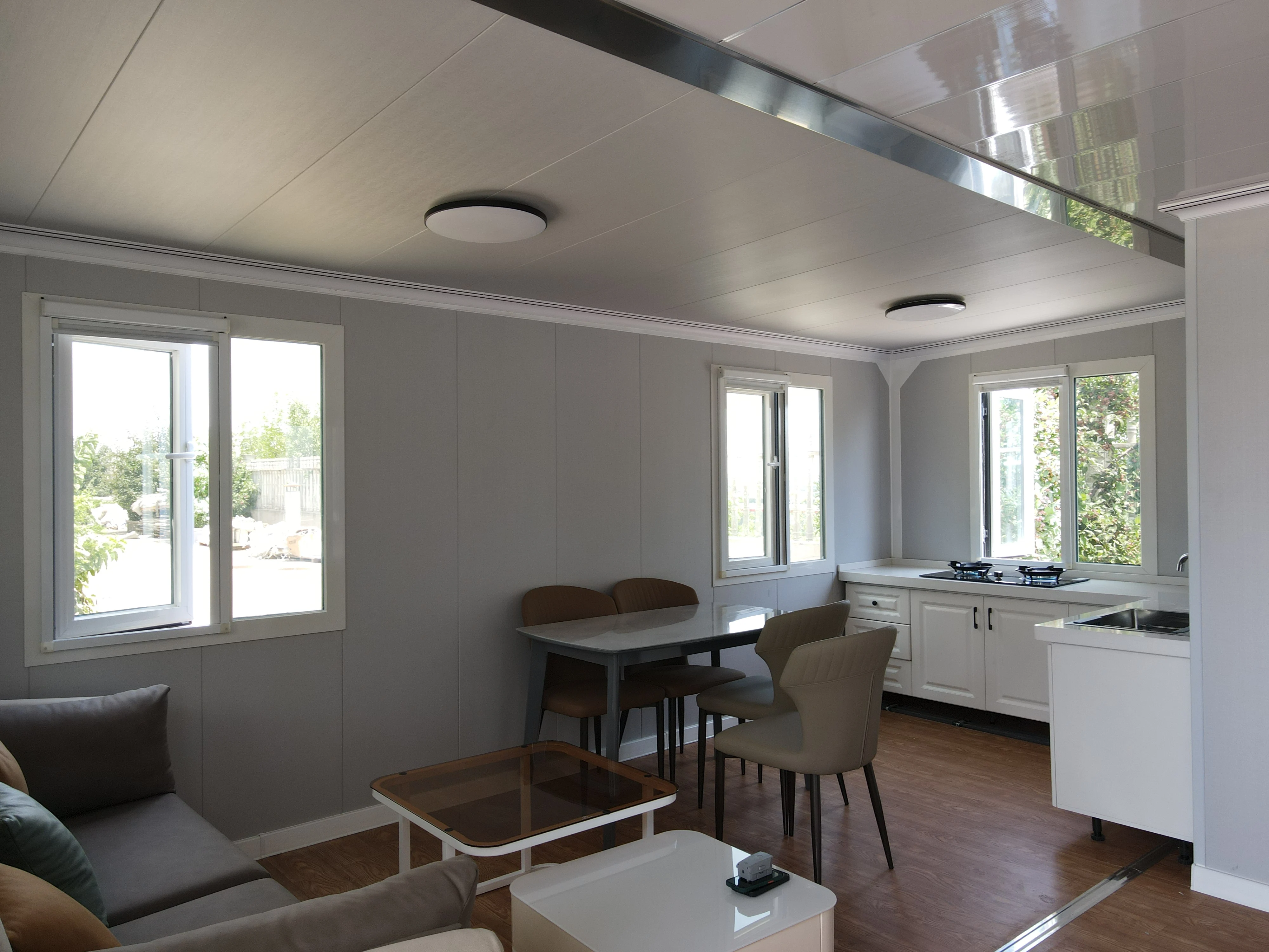 20ft 40ft Expandable Prefabricated Container House Prefab Cabin with Folding Design for Apartment & Carport Use