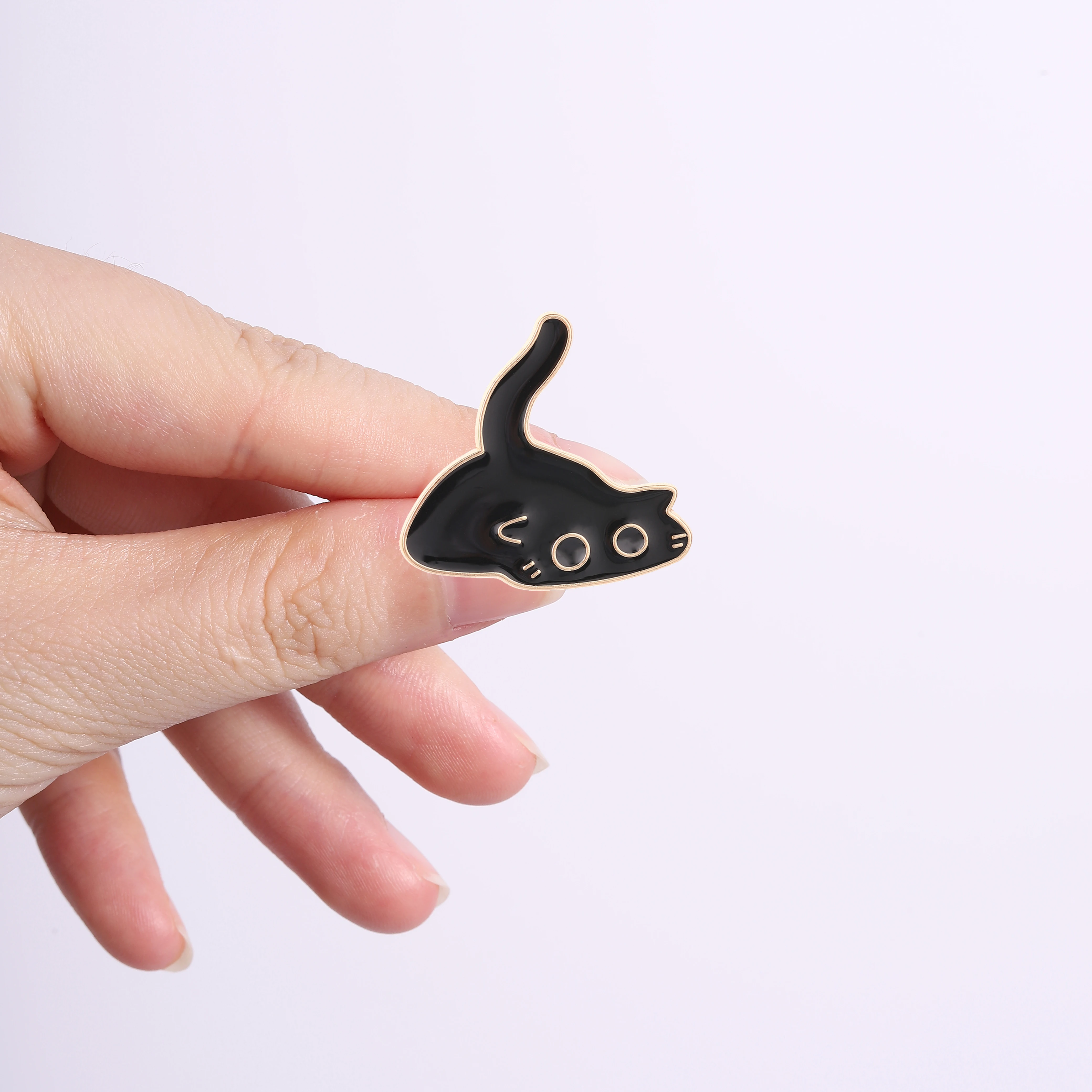 Funny Chic Big Eyes Black Cat Enamel Pin Cute Lazy Cat with Lying Pose Brooch Backpack Hat Lapel Badge Jewelry Gift for Friends