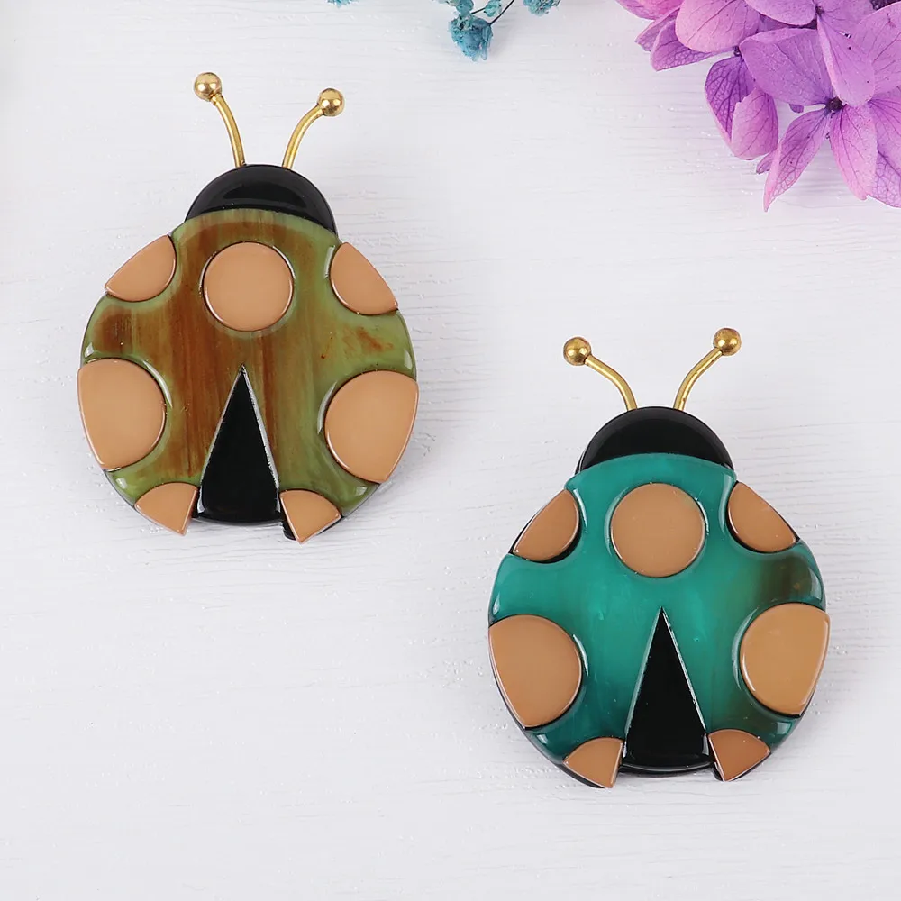 

New Cute Ladybug Acrylic Brooches For Women Lovely Cartoon Animals Resin Badge Brooch Lapel Pins Fashion Party Jewelry Gift
