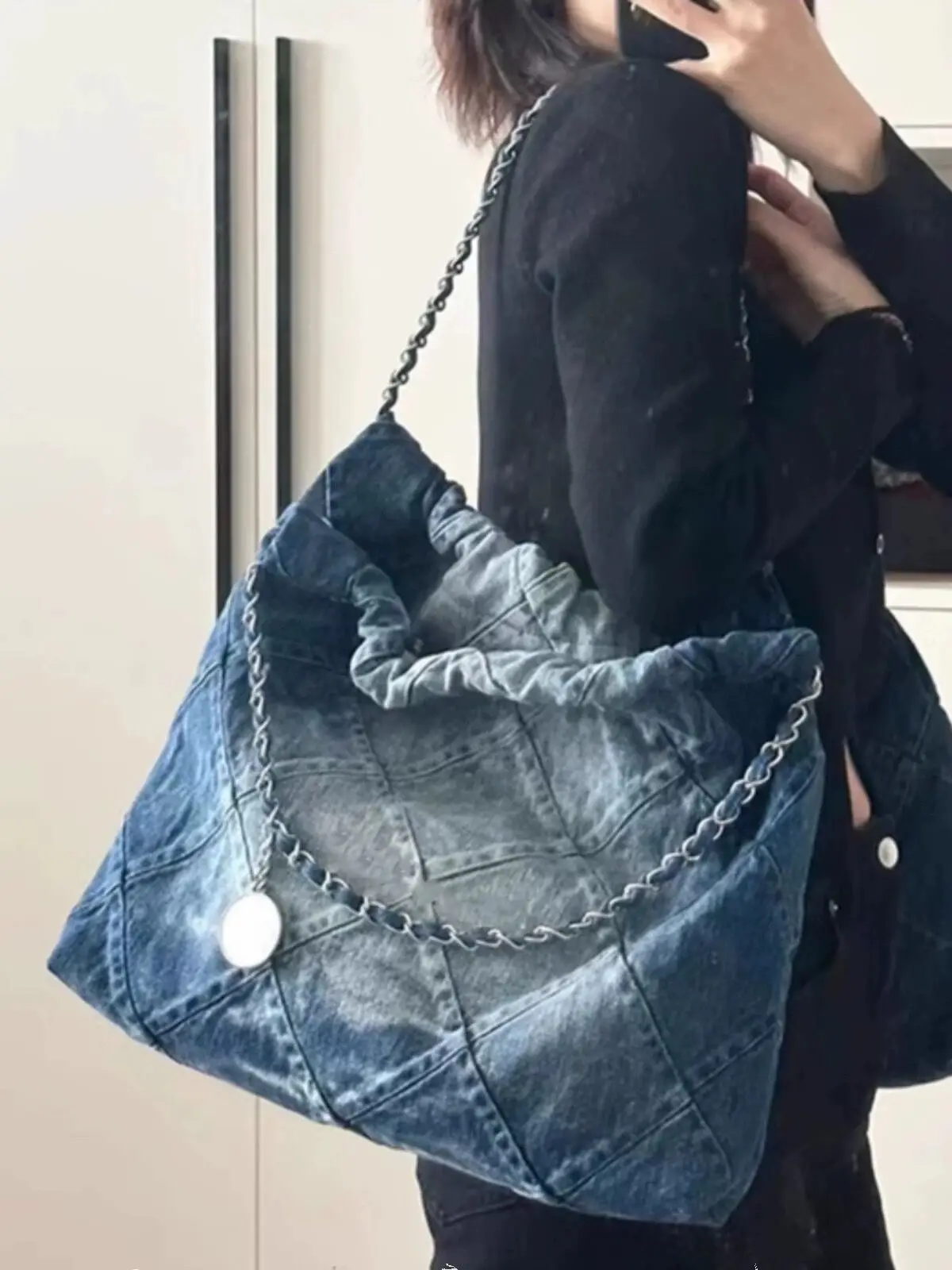 2024 New Rhombus Chain Classic Sle Garbage Bag Bag Shoulder Retro Jean Bag Large Capaci Underarm Tote Bag