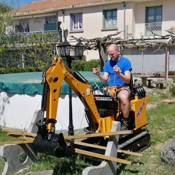 حفارة صغيرة 0.8 طن كوبوتا حفارة صغيرة محرك EPA ضمان لمدة سنة واحدة مخفضة للبيع