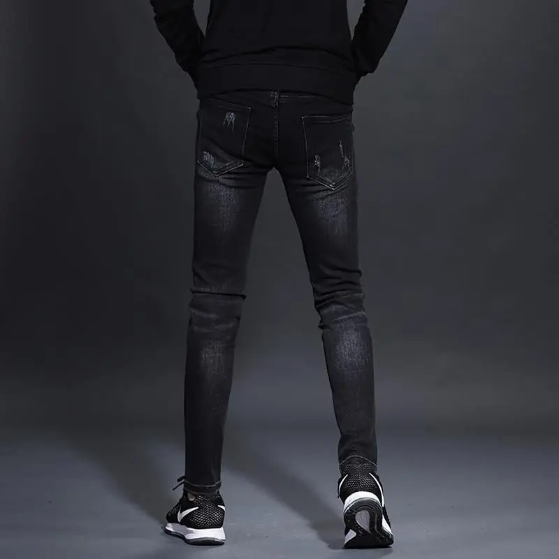سراويل رعاة البقر الفاخرة للرجال عصرية جينز ضيق جينز أسود ضيق للرجال بنطلون جينز قابل للتمدد من قماش الدنيم للشباب ملابس الشارع