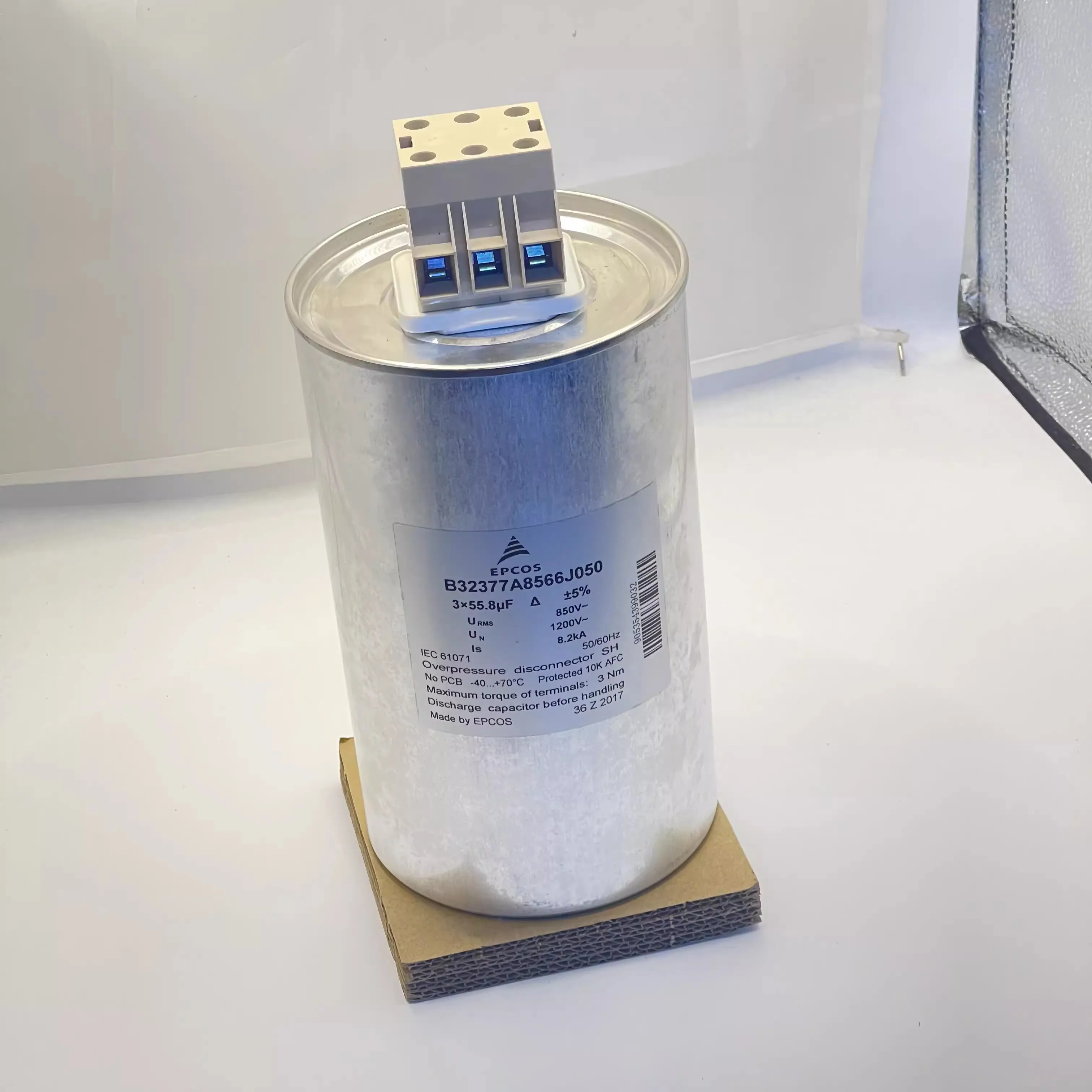 

EPCOS B32377A8566J050 3X55.8UF 850V 1200v 8.2ka B3237 3PH three-phase AC filter capacitor original