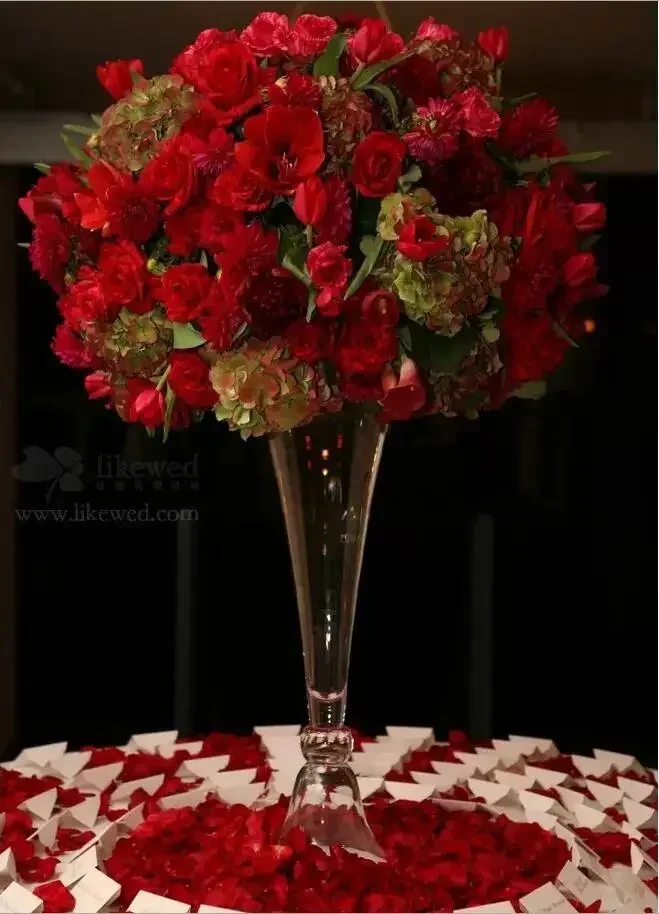 

-Floor to floor glass vases, wedding guides, flower arrangement utensils, hotel dining tables, flower sets, sample rooms, clubs,