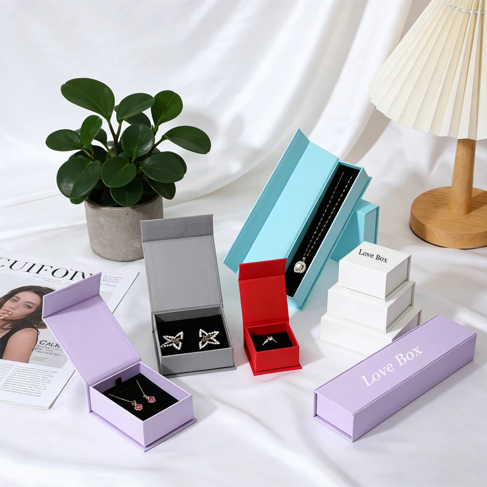 

50 шт. подарочных коробок из картона с магнитной застежкой, бежевого цвета, с возможностью нанесения логотипа, для колец, сережек, ожерелий и других ювелирных украшений, для хранения и упаковки подарков