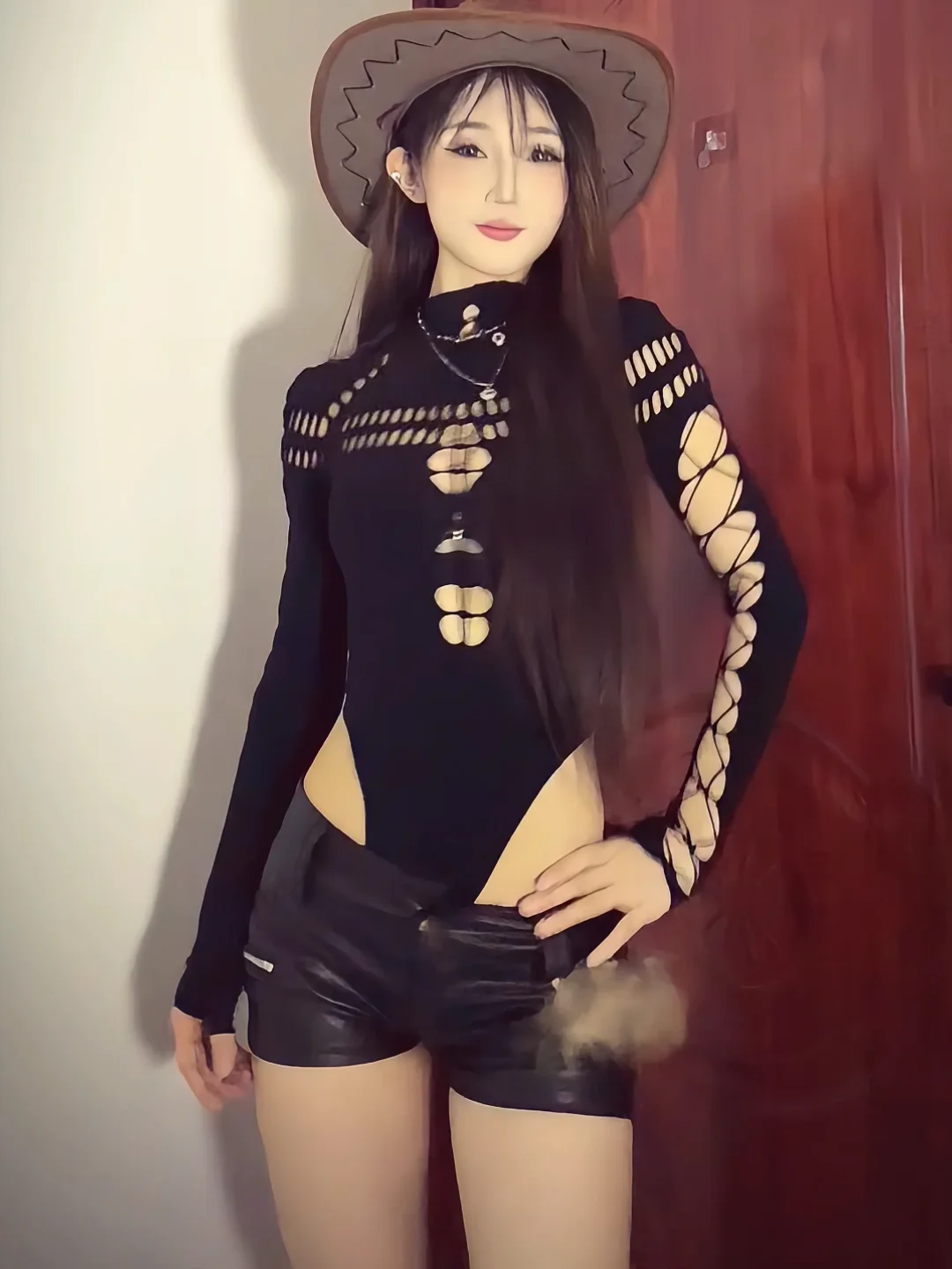 

Сексуальный ретро-комплект из двух предметов: боди с длинными рукавами и вырезами или шорты. Весенний комплект для коррекции фигуры в стиле Pure Desire.